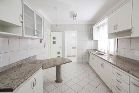 Apartamento para alugar com 214m², 3 quartos e 3 vagas Apartamento para alugar com 214m², 3 quartos e 3 vagasCozinha