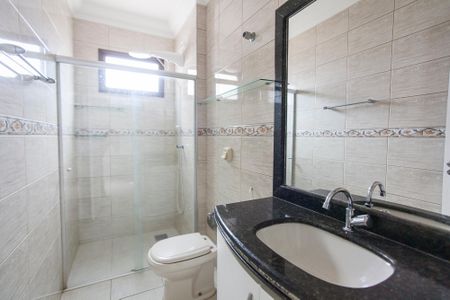 Apartamento para alugar com 214m², 3 quartos e 3 vagas Apartamento para alugar com 214m², 3 quartos e 3 vagasBanheiro da Suite