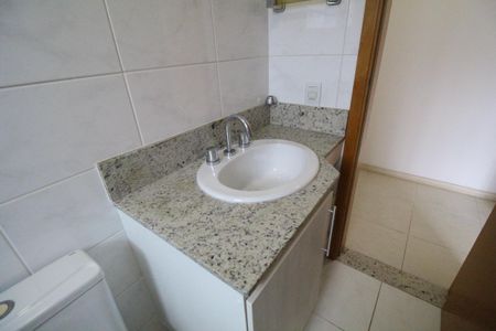 Casa de condomínio à venda com 150m², 4 quartos e 2 vagasBanheiro da Suíte 1