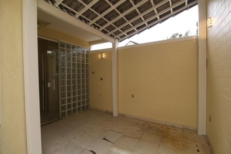 Casa de condomínio à venda com 150m², 4 quartos e 2 vagasGaragem