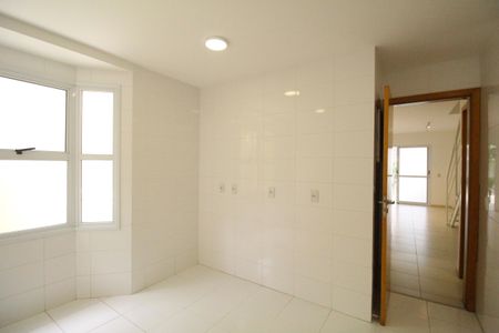 Casa de condomínio à venda com 150m², 4 quartos e 2 vagasCozinha