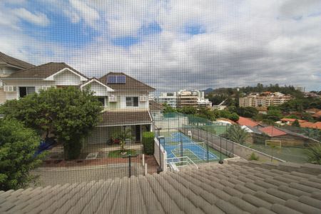 Casa de condomínio à venda com 150m², 4 quartos e 2 vagasVista da Suíte 2