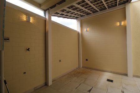 Casa de condomínio à venda com 150m², 4 quartos e 2 vagasGaragem