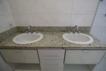 Casa de condomínio à venda com 150m², 4 quartos e 2 vagasBanheiro da Suíte 3