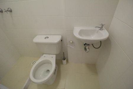 Casa de condomínio à venda com 150m², 4 quartos e 2 vagasBanheiro de Serviço