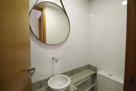 Casa de condomínio à venda com 150m², 4 quartos e 2 vagasLavabo