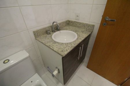 Casa de condomínio à venda com 150m², 4 quartos e 2 vagasBanheiro da Suíte 2