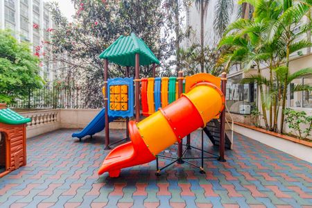 Apartamento para alugar com 170m², 4 quartos e 2 vagasÁrea comum - Playground