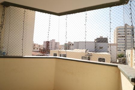 Sacada de apartamento para alugar com 3 quartos, 120m² em Santa Mônica, Uberlândia