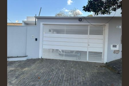 Casa à venda com 125m², 3 quartos e 2 vagas Casa à venda com 125m², 3 quartos e 2 vagasFachada