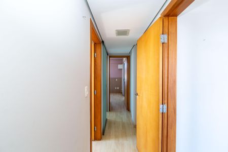 Corredor de apartamento à venda com 3 quartos, 83m² em Alto Caiçaras, Belo Horizonte
