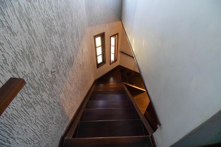 Escada de casa de condomínio para alugar com 3 quartos, 150m² em Itaipu, Niterói