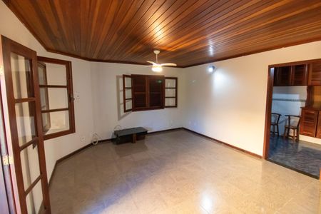 Casa de condomínio para alugar com 150m², 3 quartos e 1 vagaSala