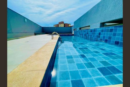 Apartamento à venda com 64m², 2 quartos e 2 vagasArea Comum - Piscina