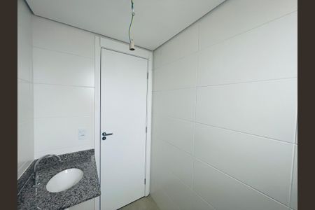 Apartamento à venda com 64m², 2 quartos e 2 vagas Apartamento à venda com 64m², 2 quartos e 2 vagasBanheiro da Suíte