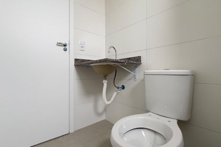 Apartamento à venda com 64m², 2 quartos e 1 vaga Apartamento à venda com 64m², 2 quartos e 1 vagaBanheiro da Suíte