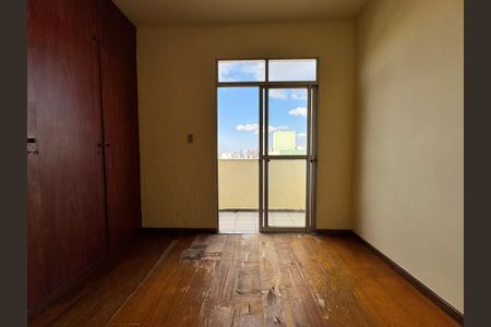 Apartamento à venda com 180m², 3 quartos e 2 vagas Apartamento à venda com 180m², 3 quartos e 2 vagasSuíte