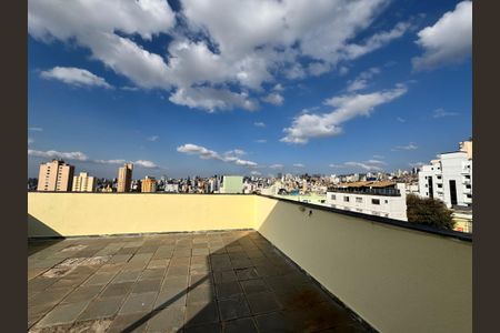 Apartamento à venda com 180m², 3 quartos e 2 vagas Apartamento à venda com 180m², 3 quartos e 2 vagasTerraço