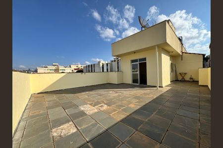 Apartamento à venda com 180m², 3 quartos e 2 vagas Apartamento à venda com 180m², 3 quartos e 2 vagasTerraço