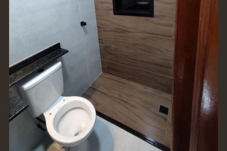 Casa à venda com 80m², 2 quartos e 2 vagas Casa à venda com 80m², 2 quartos e 2 vagasBanheiro Social