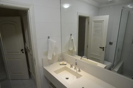 Apartamento para alugar com 200m², 5 quartos e 3 vagas Apartamento para alugar com 200m², 5 quartos e 3 vagasBanheiro Suíte 3