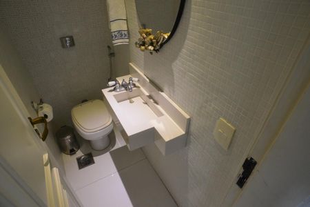 Apartamento para alugar com 200m², 5 quartos e 3 vagas Apartamento para alugar com 200m², 5 quartos e 3 vagasLavabo