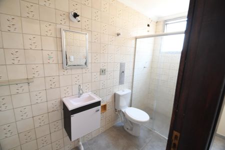 Banheiro de apartamento à venda com 1 quarto, 53m² em Botafogo, Campinas