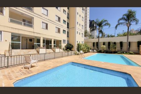 Apartamento à venda com 140m², 3 quartos e 2 vagas Apartamento à venda com 140m², 3 quartos e 2 vagasÁrea comum - Piscina