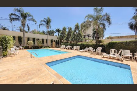 Apartamento à venda com 140m², 3 quartos e 2 vagas Apartamento à venda com 140m², 3 quartos e 2 vagasÁrea comum - Piscina