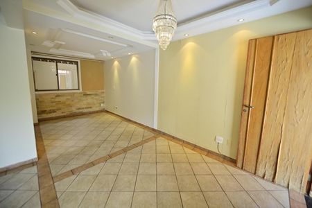 Casa de condomínio para alugar com 170m², 3 quartos e 2 vagas Casa de condomínio para alugar com 170m², 3 quartos e 2 vagasSala