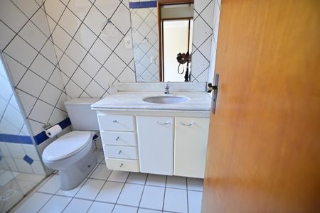 Casa de condomínio para alugar com 170m², 3 quartos e 2 vagas Casa de condomínio para alugar com 170m², 3 quartos e 2 vagasBanheiro Social