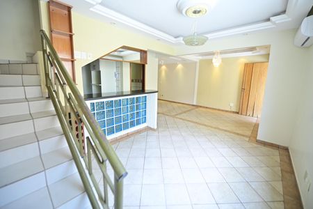 Casa de condomínio para alugar com 170m², 3 quartos e 2 vagas Casa de condomínio para alugar com 170m², 3 quartos e 2 vagasSala