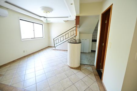 Casa de condomínio para alugar com 170m², 3 quartos e 2 vagas Casa de condomínio para alugar com 170m², 3 quartos e 2 vagasSala