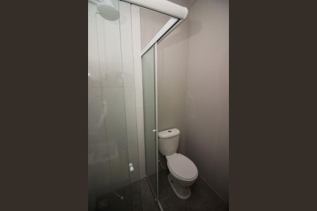 Banheiro de casa de condomínio para alugar com 1 quarto, 15m² em Azenha, Porto Alegre