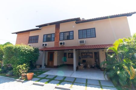 Casa de condomínio à venda com 140m², 2 quartos e 1 vaga Casa de condomínio à venda com 140m², 2 quartos e 1 vagaÁrea Externa