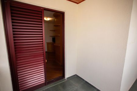 Apartamento para alugar com 220m², 2 quartos e 4 vagas Apartamento para alugar com 220m², 2 quartos e 4 vagasVaranda da Suíte 2