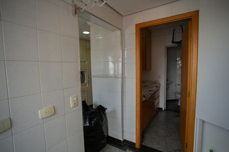 Apartamento para alugar com 220m², 2 quartos e 4 vagas Apartamento para alugar com 220m², 2 quartos e 4 vagasÁrea de Serviço