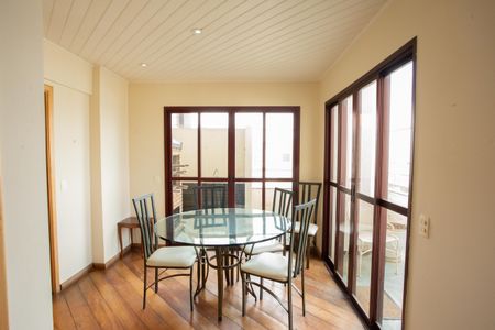 Apartamento para alugar com 220m², 2 quartos e 4 vagas Apartamento para alugar com 220m², 2 quartos e 4 vagasSala