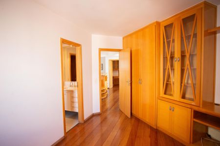 Apartamento para alugar com 220m², 2 quartos e 4 vagas Apartamento para alugar com 220m², 2 quartos e 4 vagasEscritório