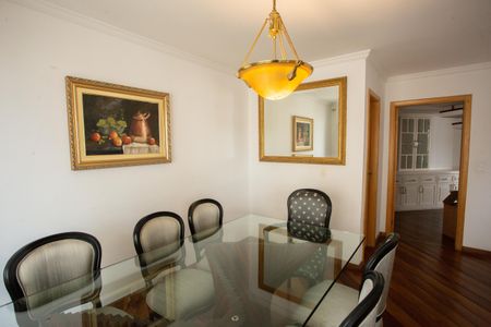 Apartamento para alugar com 220m², 2 quartos e 4 vagas Apartamento para alugar com 220m², 2 quartos e 4 vagasSala