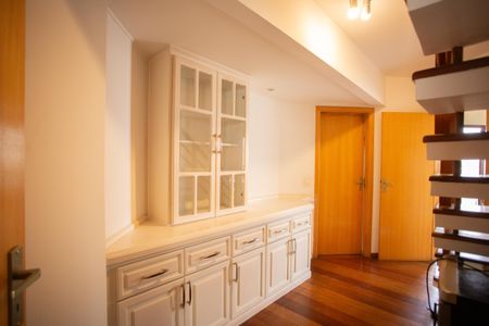 Apartamento para alugar com 220m², 2 quartos e 4 vagas Apartamento para alugar com 220m², 2 quartos e 4 vagasHall