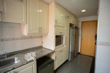 Apartamento para alugar com 220m², 2 quartos e 4 vagas Apartamento para alugar com 220m², 2 quartos e 4 vagasCozinha