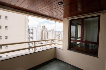 Apartamento para alugar com 220m², 2 quartos e 4 vagas Apartamento para alugar com 220m², 2 quartos e 4 vagasVaranda da Sala