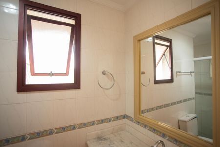 Apartamento para alugar com 220m², 2 quartos e 4 vagas Apartamento para alugar com 220m², 2 quartos e 4 vagasBanheiro da Suíte 2