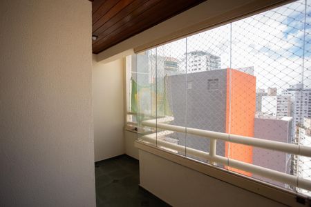 Apartamento para alugar com 220m², 2 quartos e 4 vagas Apartamento para alugar com 220m², 2 quartos e 4 vagasVaranda da Suíte 2