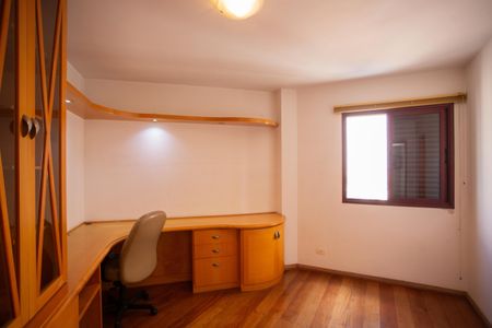 Apartamento para alugar com 220m², 2 quartos e 4 vagas Apartamento para alugar com 220m², 2 quartos e 4 vagasEscritório