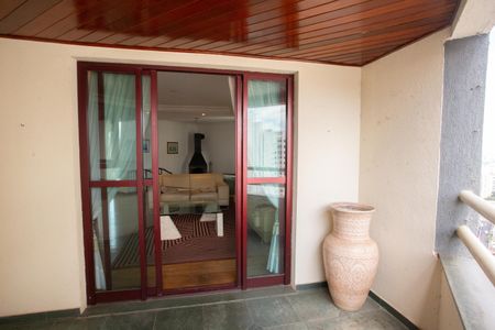 Apartamento para alugar com 220m², 2 quartos e 4 vagas Apartamento para alugar com 220m², 2 quartos e 4 vagasVaranda da Sala