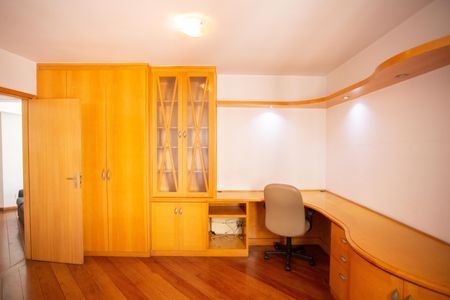 Apartamento para alugar com 220m², 2 quartos e 4 vagas Apartamento para alugar com 220m², 2 quartos e 4 vagasEscritório