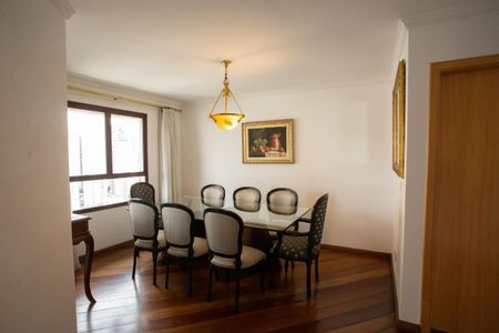 Apartamento para alugar com 220m², 2 quartos e 4 vagas Apartamento para alugar com 220m², 2 quartos e 4 vagasSala