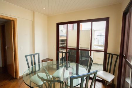 Apartamento para alugar com 220m², 2 quartos e 4 vagas Apartamento para alugar com 220m², 2 quartos e 4 vagasSala